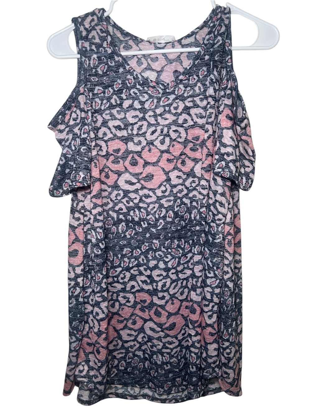 Bom Bom Cold-Shoulder Leopard Print Tank Top in Pink and Gray Med Summer Light‎